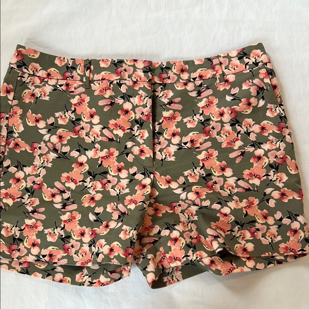 White House Black Market 5” Green and Pink Floral Shorts